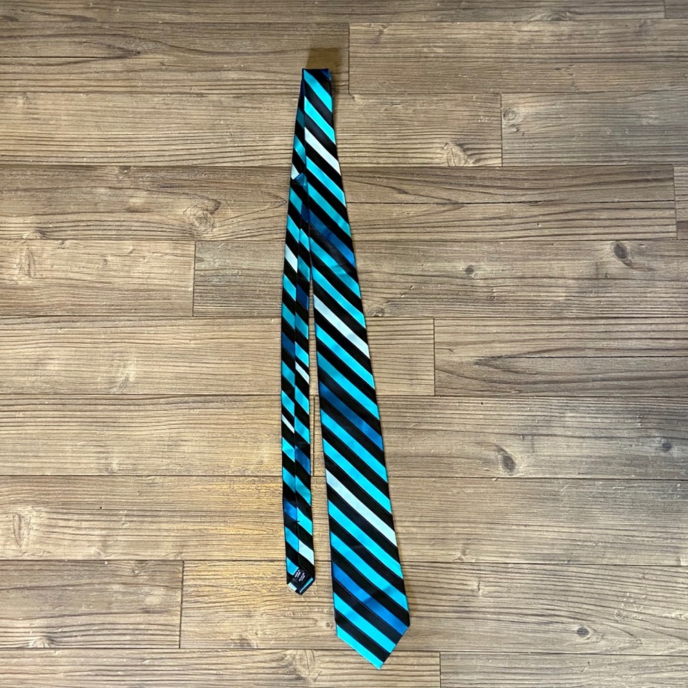 3/$5 [George] Men’s Blue Striped Tie